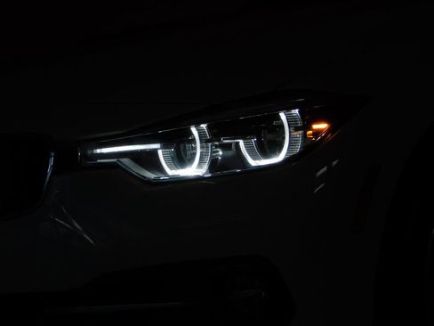 Used 2019 BMW 330i xDrive Wagon AWD/4WD image 15