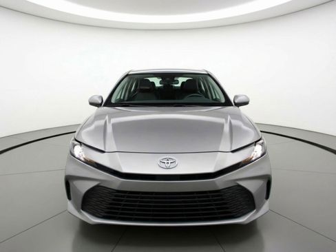 Used 2025 Toyota Camry LE image 2
