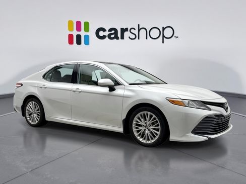 Used 2019 Toyota Camry XLE FWD image 7