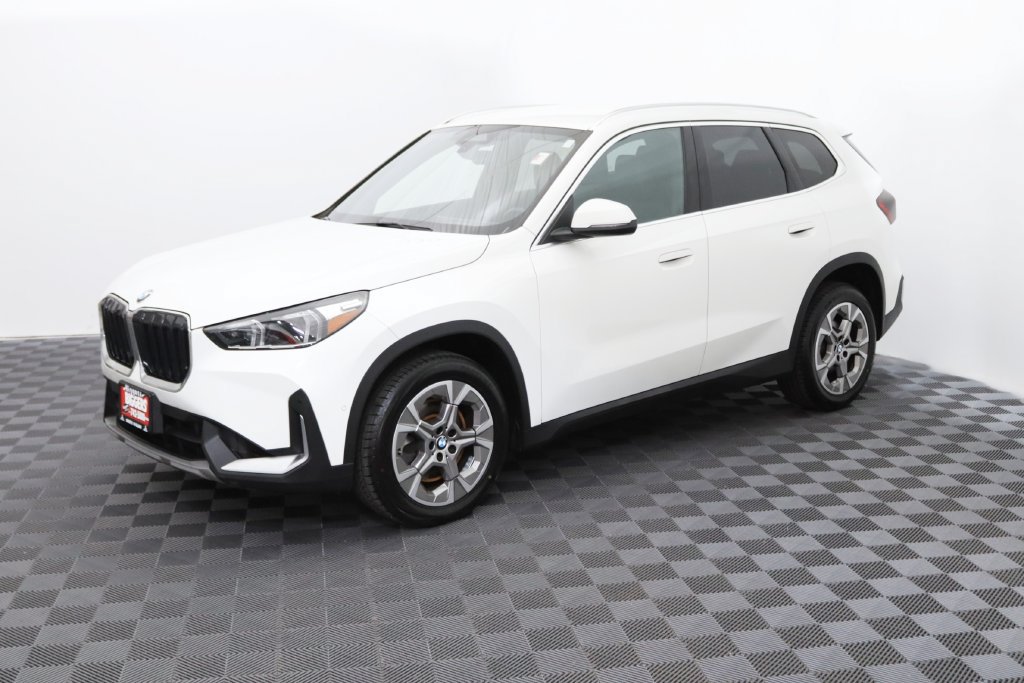 Used 2023 BMW X1 xDrive28i AWD/4WD image 3
