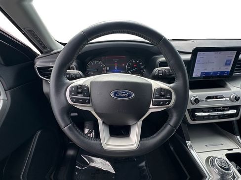 Used 2022 Ford Explorer XLT w/ Equipment Group 202A image 12