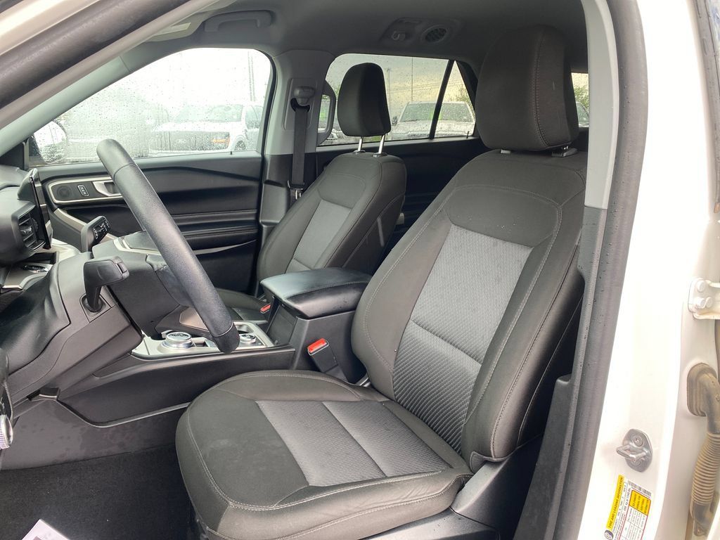 Used 2023 Ford Explorer XLT AWD/4WD image 14