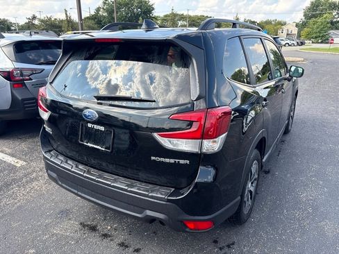 Used 2019 Subaru Forester Premium AWD/4WD image 3