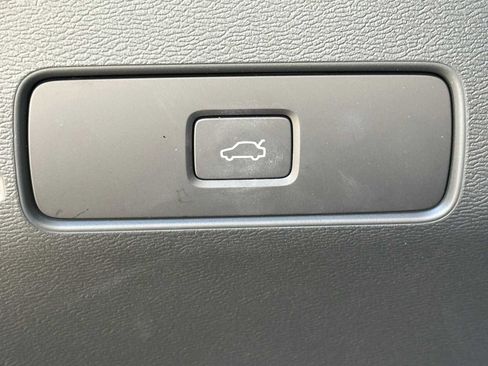 Certified 2023 Volvo XC40 Recharge Ultimate AWD/4WD image 31