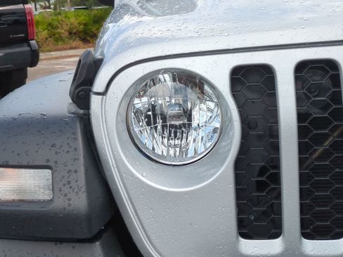 Used 2024 Jeep Wrangler Unlimited Sport AWD/4WD image 10