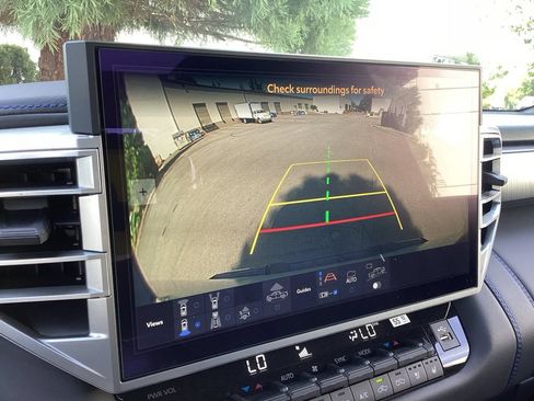 Used 2025 Toyota Tundra Platinum w/ TRD Off-Road Package AWD/4WD image 16