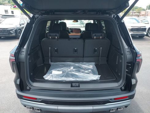 New 2027 Chevrolet Traverse Z71 w/ LPO, Floor Liner Package AWD/4WD image 9