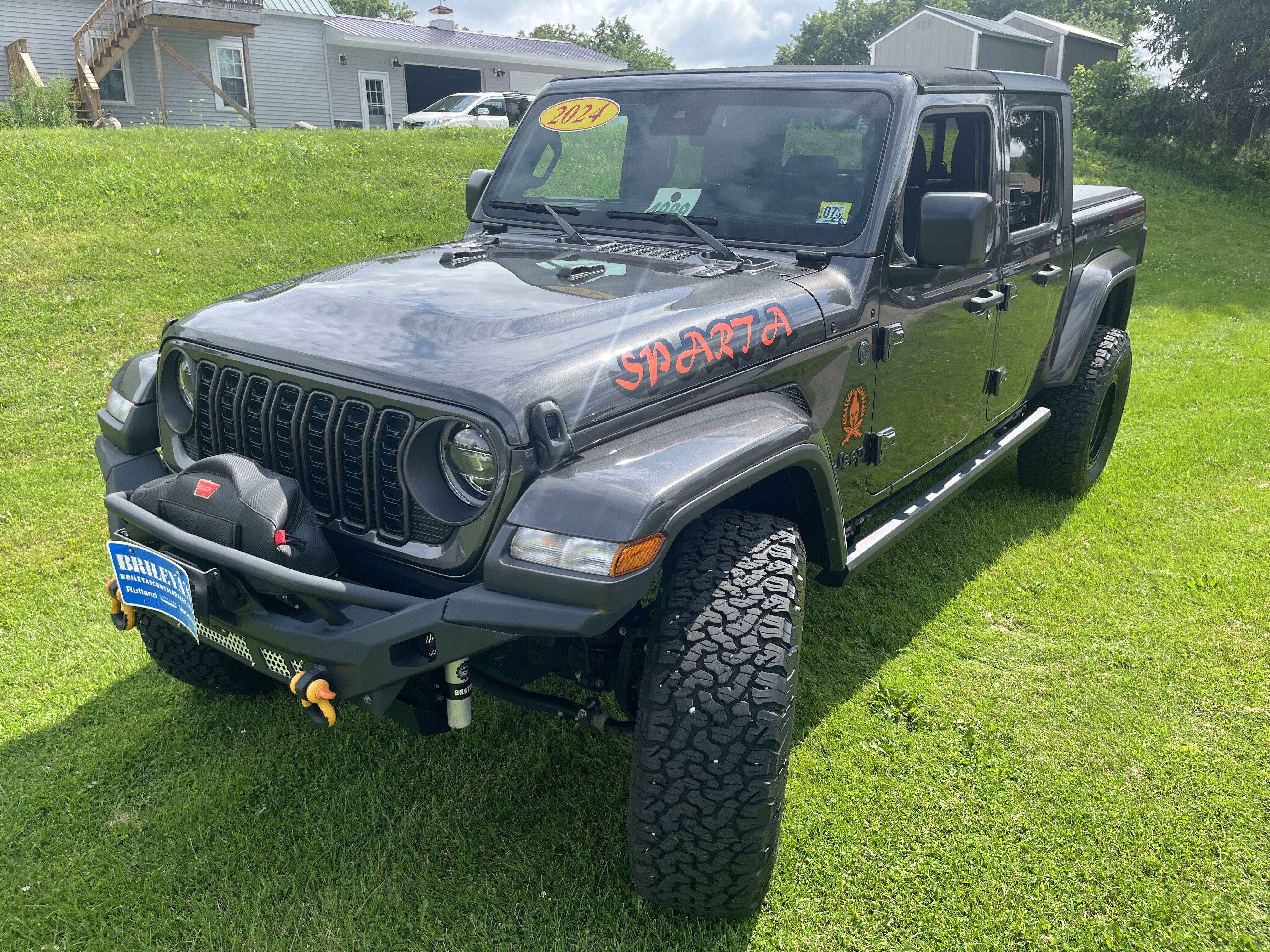 Certified 2024 Jeep Gladiator Sport AWD/4WD image 1