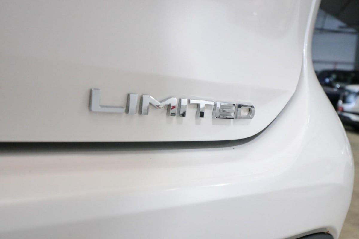Used 2021 Toyota Highlander Limited FWD image 33