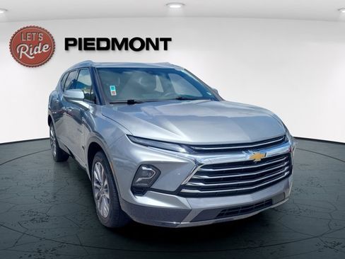 Used 2023 Chevrolet Blazer Premier w/ Driver Confidence II Package FWD image 3
