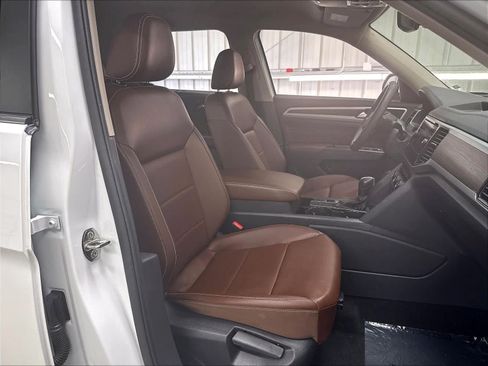 Used 2023 Volkswagen Atlas SE w/ Black Wheel Package FWD image 32