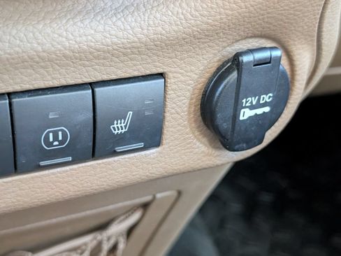 Used 2017 Jeep Wrangler Unlimited Sahara w/ Connectivity Group AWD/4WD image 19