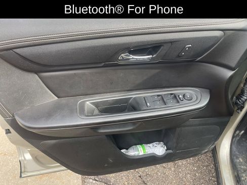 Used 2015 Chevrolet Traverse LT w/ Style and Technology Package image 17