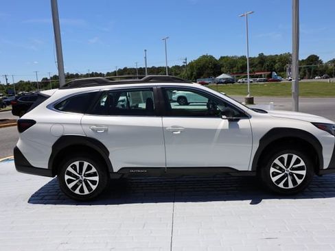 Used 2025 Subaru Outback AWD/4WD image 6