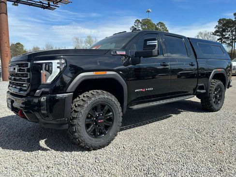 Used 2024 GMC Sierra 2500 AT4 w/ AT4 Premium Plus Package AWD/4WD image 3