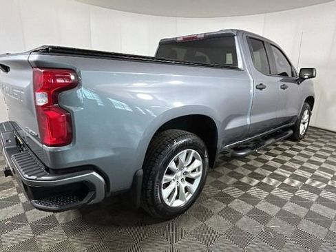 Used 2019 Chevrolet Silverado 1500 Custom w/ Custom Value Package AWD/4WD image 3