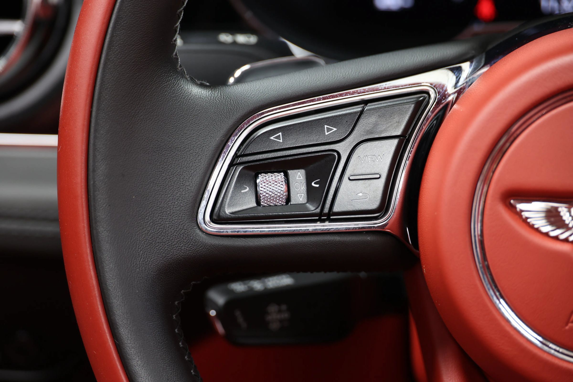 Used 2022 Bentley Bentayga AWD/4WD image 36