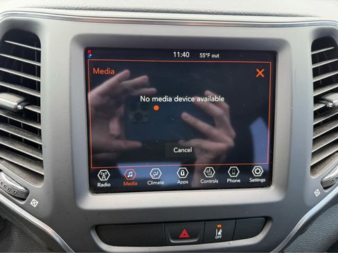 Used 2022 Jeep Cherokee Latitude AWD/4WD image 19