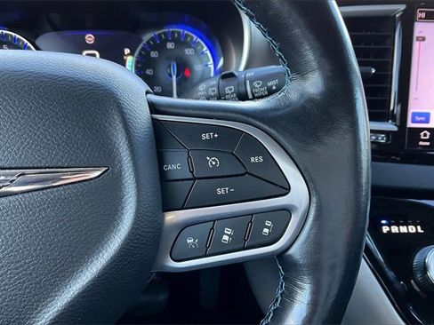 Used 2021 Chrysler Pacifica Touring-L image 21