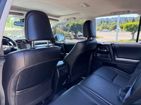 Used 2020 Toyota 4Runner TRD Off-Road Premium w/ Moonroof Package AWD/4WD image 32