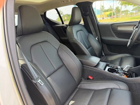 Used 2023 Volvo XC40 B4 Plus w/ Driver Assist Package FWD image 15