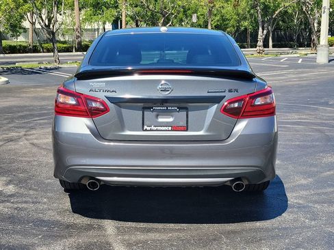 Certified 2018 Nissan Altima 2.5 SR w/ SR Midnight Edition FWD image 9