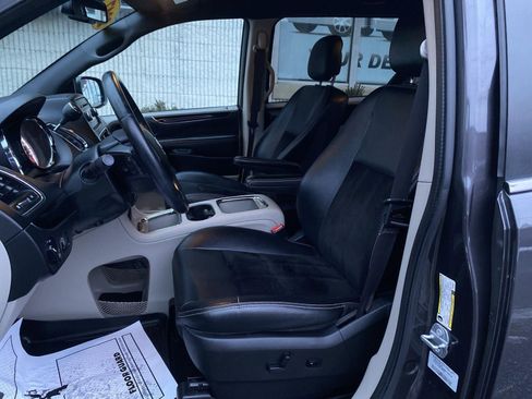 Used 2017 Dodge Grand Caravan SXT image 10
