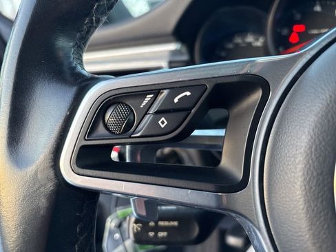 Used 2018 Porsche Macan image 26