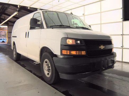Used 2021 Chevrolet Express 3500 w/ Driver Convenience Package image 3