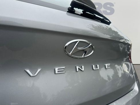 Used 2025 Hyundai Venue SEL FWD image 31