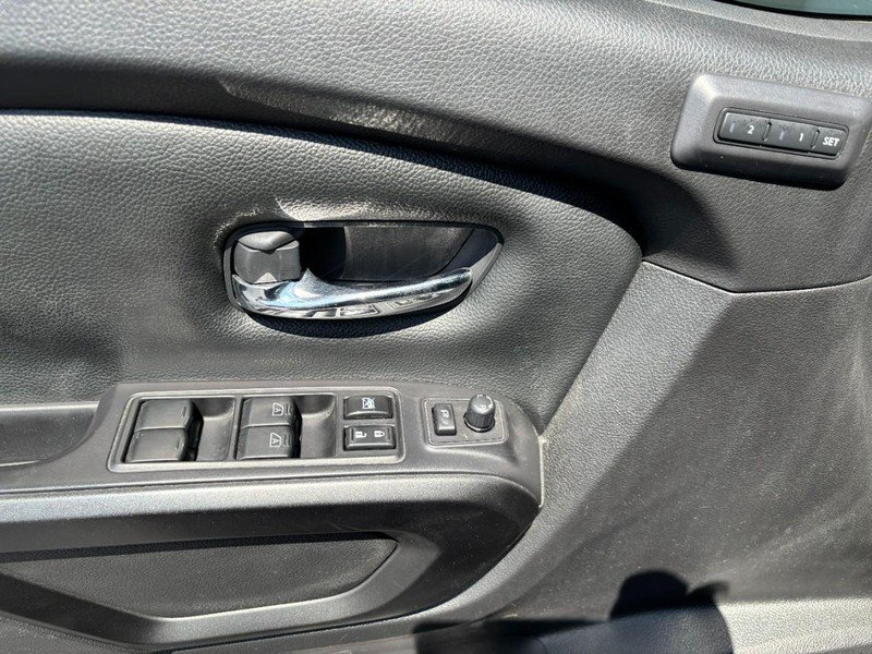 Used 2022 Nissan Titan PRO-4X w/ Pro-4x Convenience Package AWD/4WD image 16