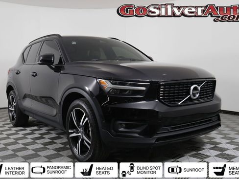 Used 2022 Volvo XC40 T5 R-Design image 1