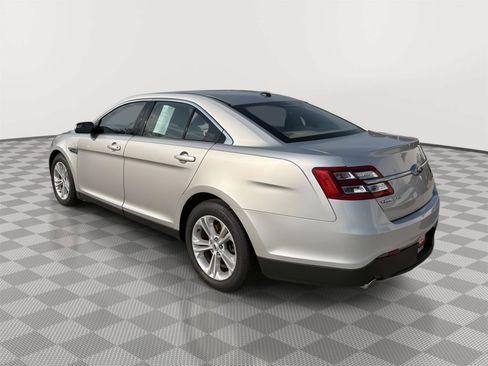 Used 2018 Ford Taurus SE FWD image 9