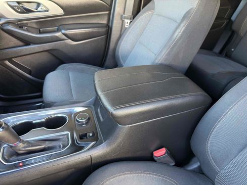 Used 2018 Chevrolet Traverse LS image 28