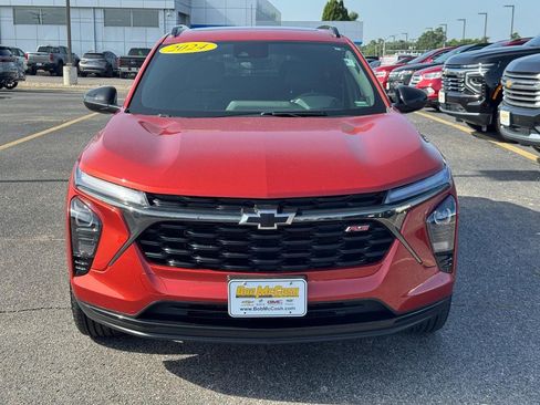 Certified 2024 Chevrolet Trax RS w/ Sunroof Package FWD image 9