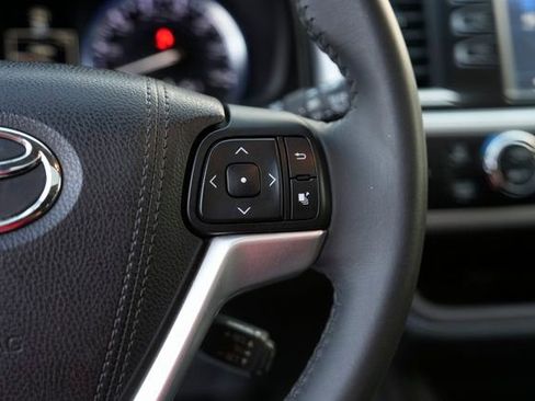 Used 2016 Toyota Highlander XLE image 24