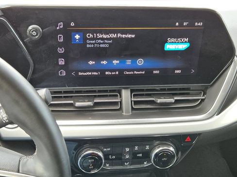 Used 2025 Chevrolet Trax LT w/ LT Convenience Package FWD image 21