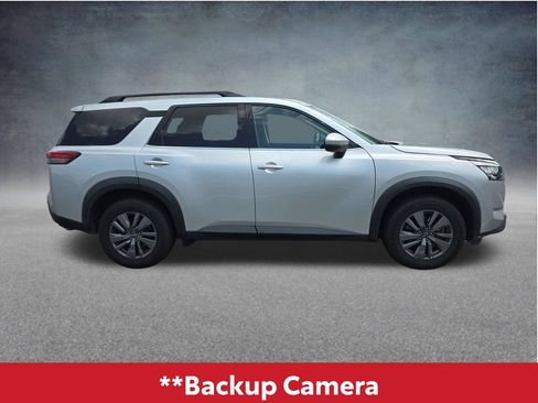 Used 2024 Nissan Pathfinder SV AWD/4WD image 4
