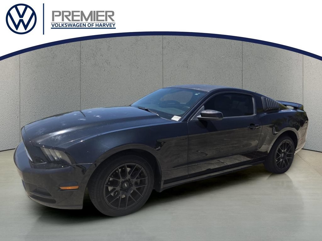 Used 2014 Ford Mustang Premium RWD image 1