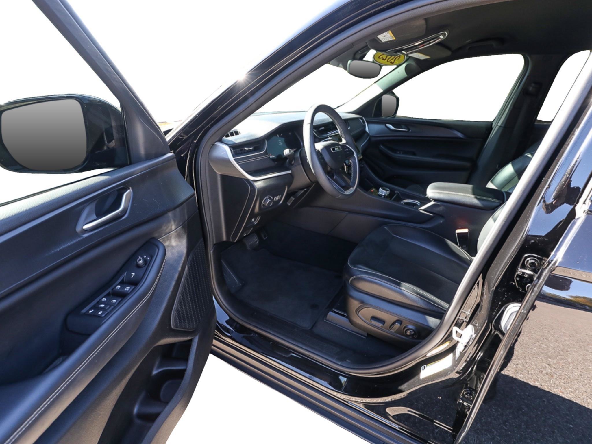 Used 2023 Jeep Grand Cherokee L Laredo AWD/4WD image 11