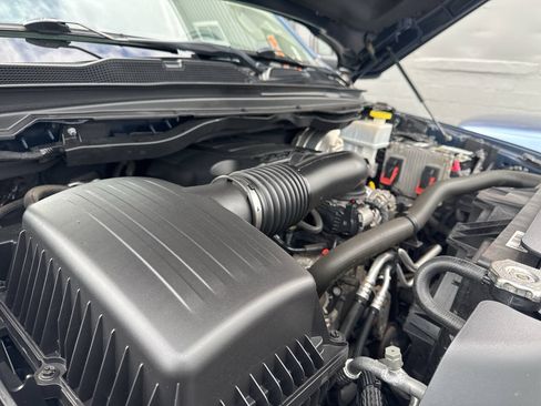 Used 2019 RAM 1500 Laramie AWD/4WD image 12