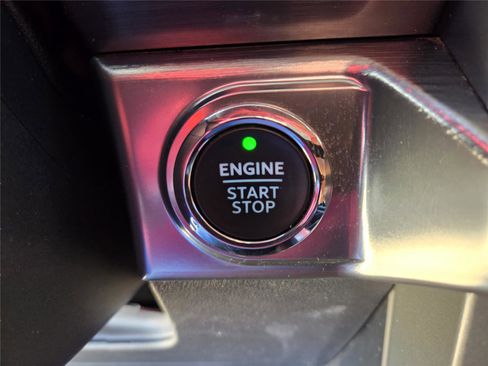 Used 2021 Ford F150 Lariat w/ Trailer Tow Package image 19