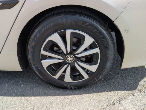 Used 2017 Toyota Prius Prime Advanced FWD image 26