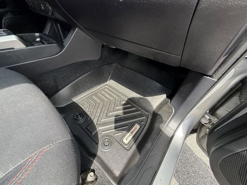 Used 2019 Toyota Tacoma SR5 image 16