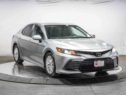 Certified 2021 Toyota Camry LE w/ Carpet Mat Package (TMS) FWD image 6