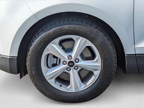 New 2024 Ford Edge SE image 9