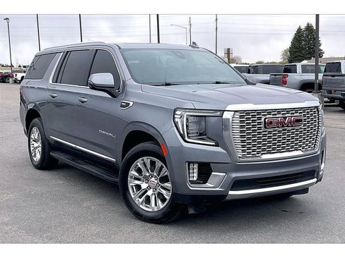 Used 2022 GMC Yukon XL Denali image 2