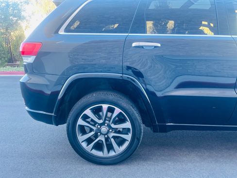 Used 2017 Jeep Grand Cherokee Overland AWD/4WD image 18