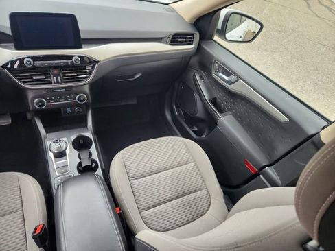 Used 2020 Ford Escape SE image 15