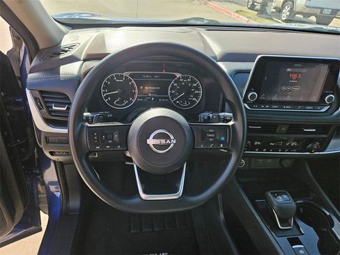 Used 2023 Nissan Rogue SV image 17